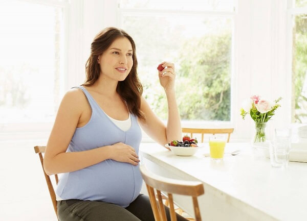 Bà bầu có nên uống sữa ngô không?