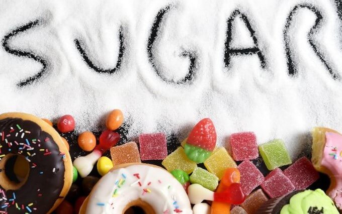 Bị tiểu đường ăn ít đồ ngọt, chứa nhiều đường