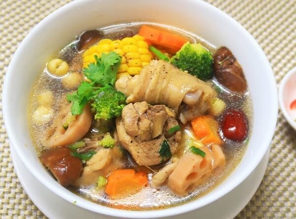 Canh gà nấm hương