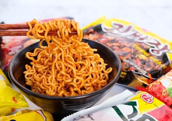 Ăn mì tôm cung cấp cho cơ thể một mức năng lượng tức thời