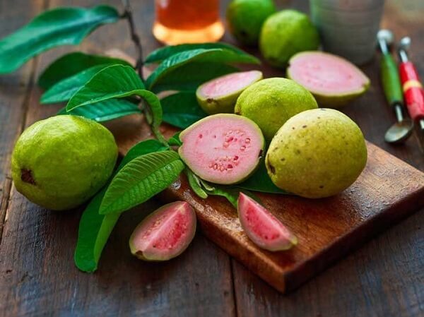 Quả ổi màu đỏ chứa nhiều carotene và lycopene