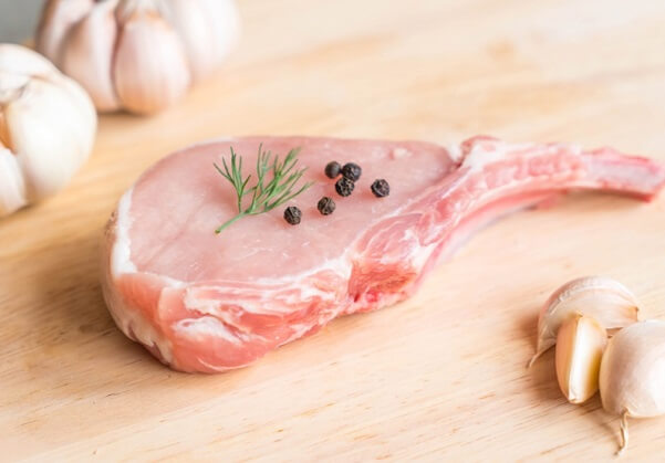 Không được lạm dụng và ăn quá nhiều thịt lợn trong một lần sử dụng
