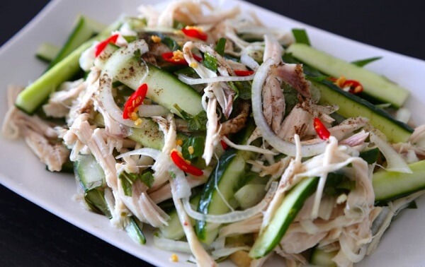 Nộm hành tây thịt gà