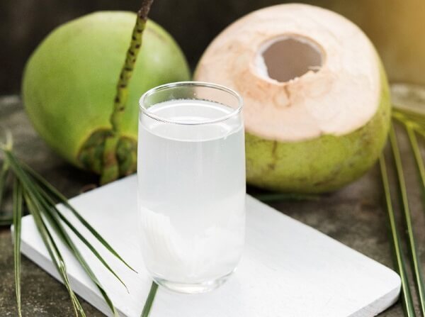 Nước dừa chứa nhiều chất dinh dưỡng tốt cho cơ thể