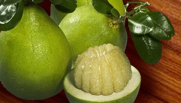 Không nên ăn bưởi sau khi uống rượu hoặc hút thuốc lá