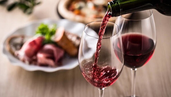 Đồ uống có cồn làm tăng khẩu vị trong bữa ăn